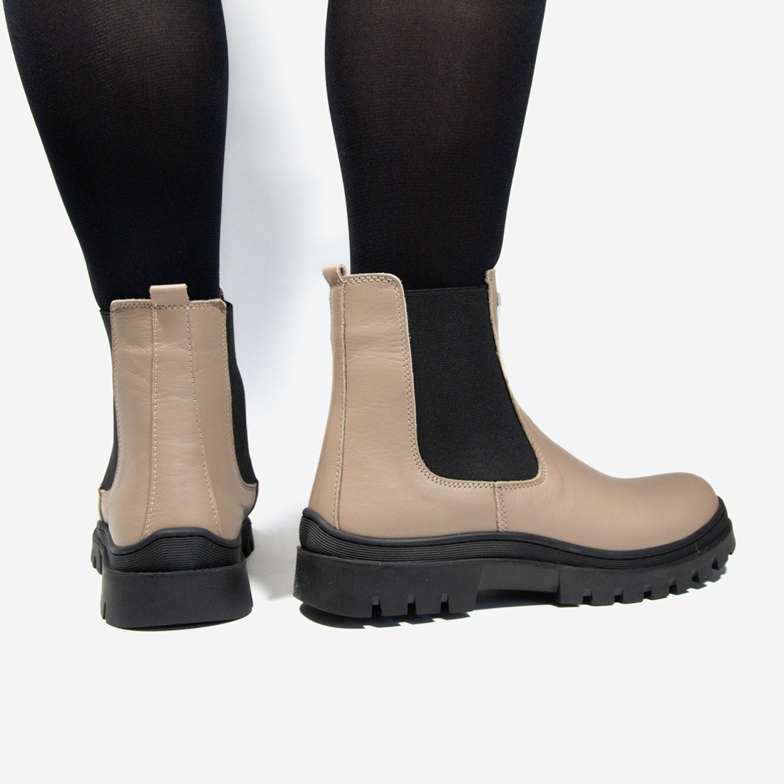 Dámské kotníkové chelsea Looke LASINNE písková